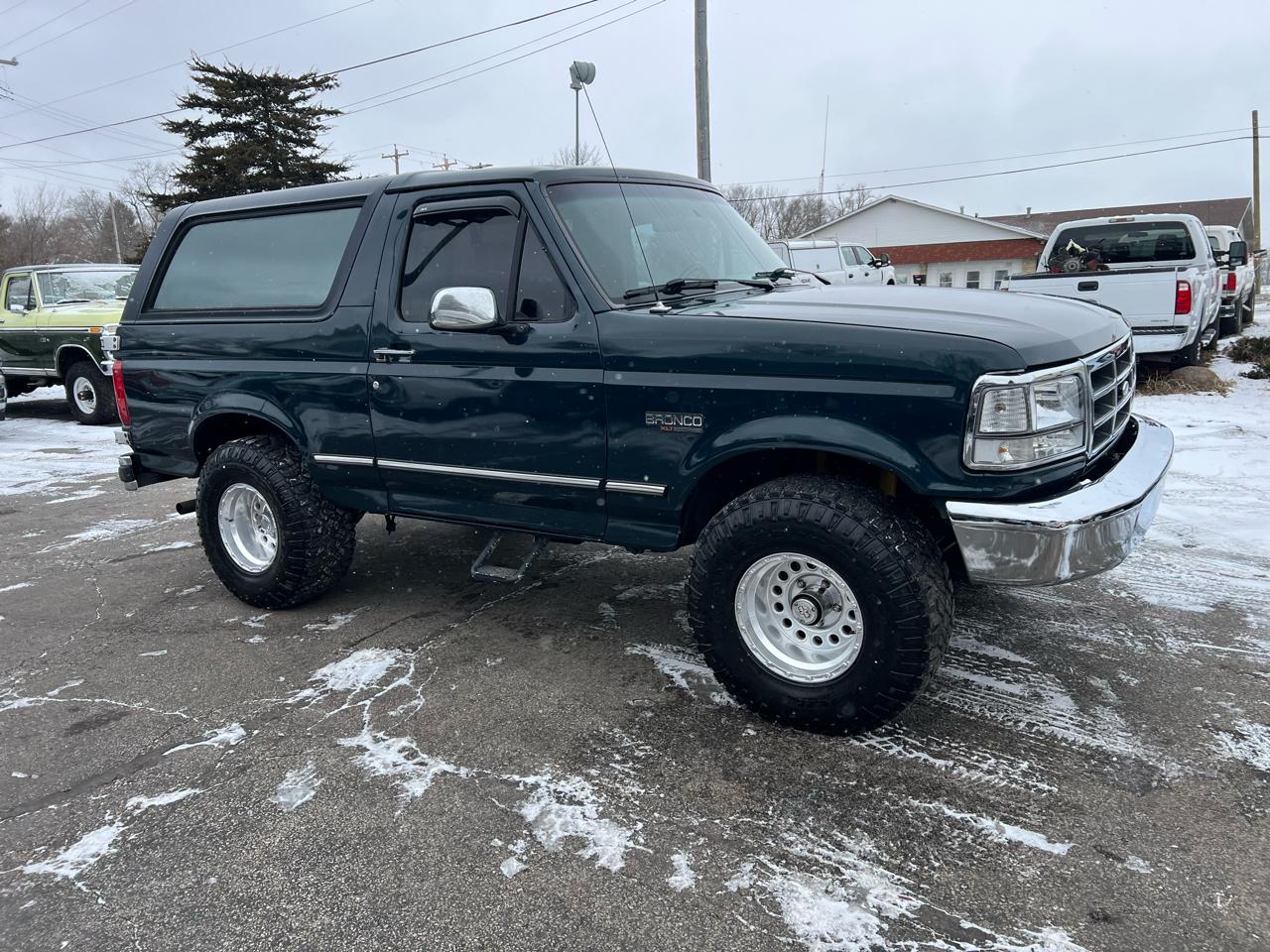 1995 Ford Bronco XLT - 2