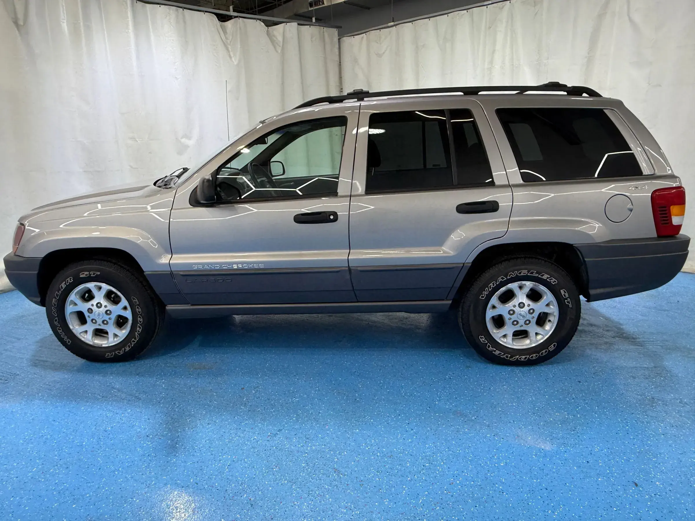 40k-Mile 2001 Jeep Grand Cherokee - 3