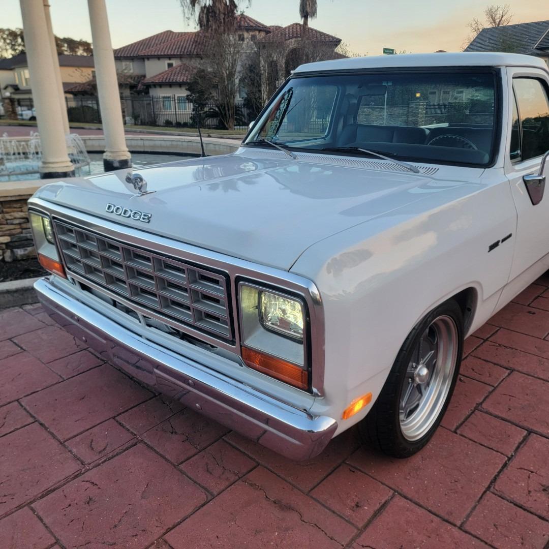 1982 Dodge D150 Resto-Mod