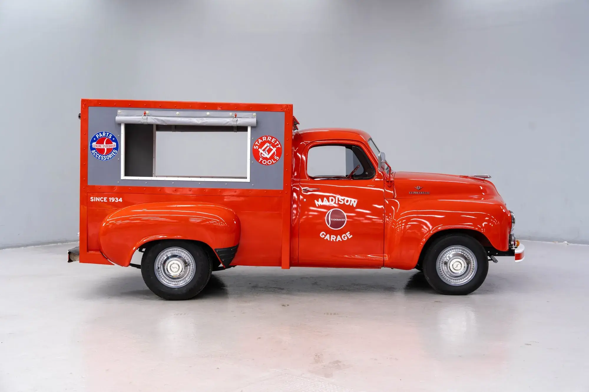1952 Studebaker 2R5 Cargo Truck