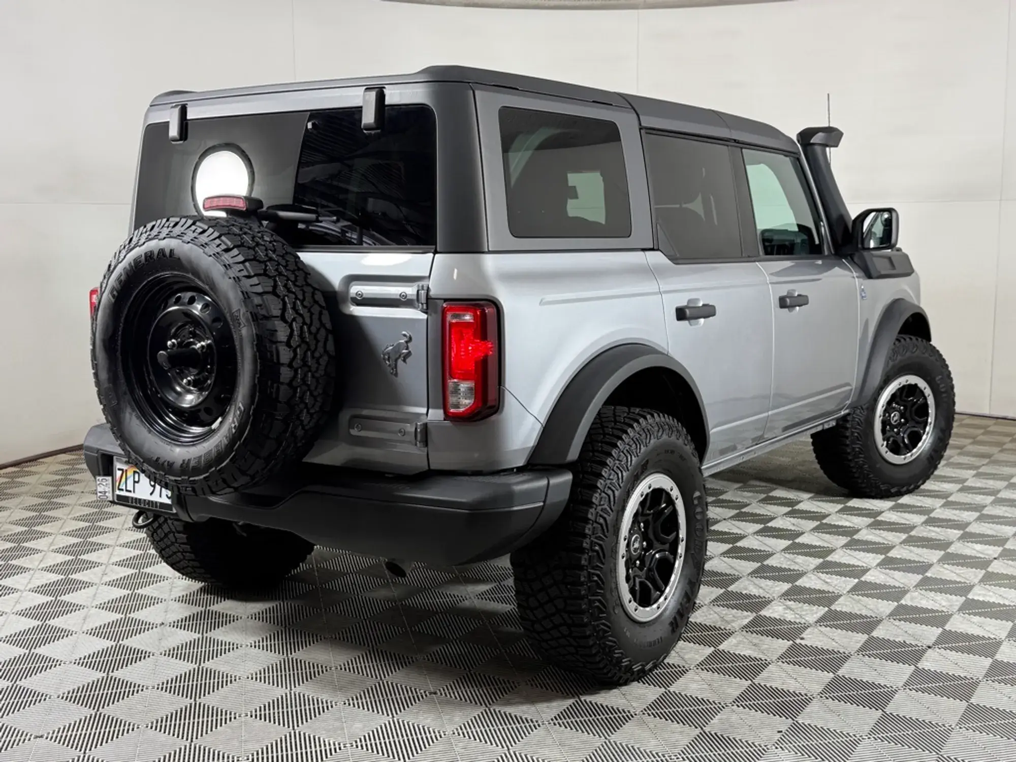 2023 Ford Bronco Black Diamond - 3