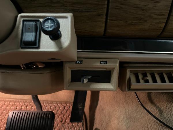1990 Jeep Grand Wagoneer