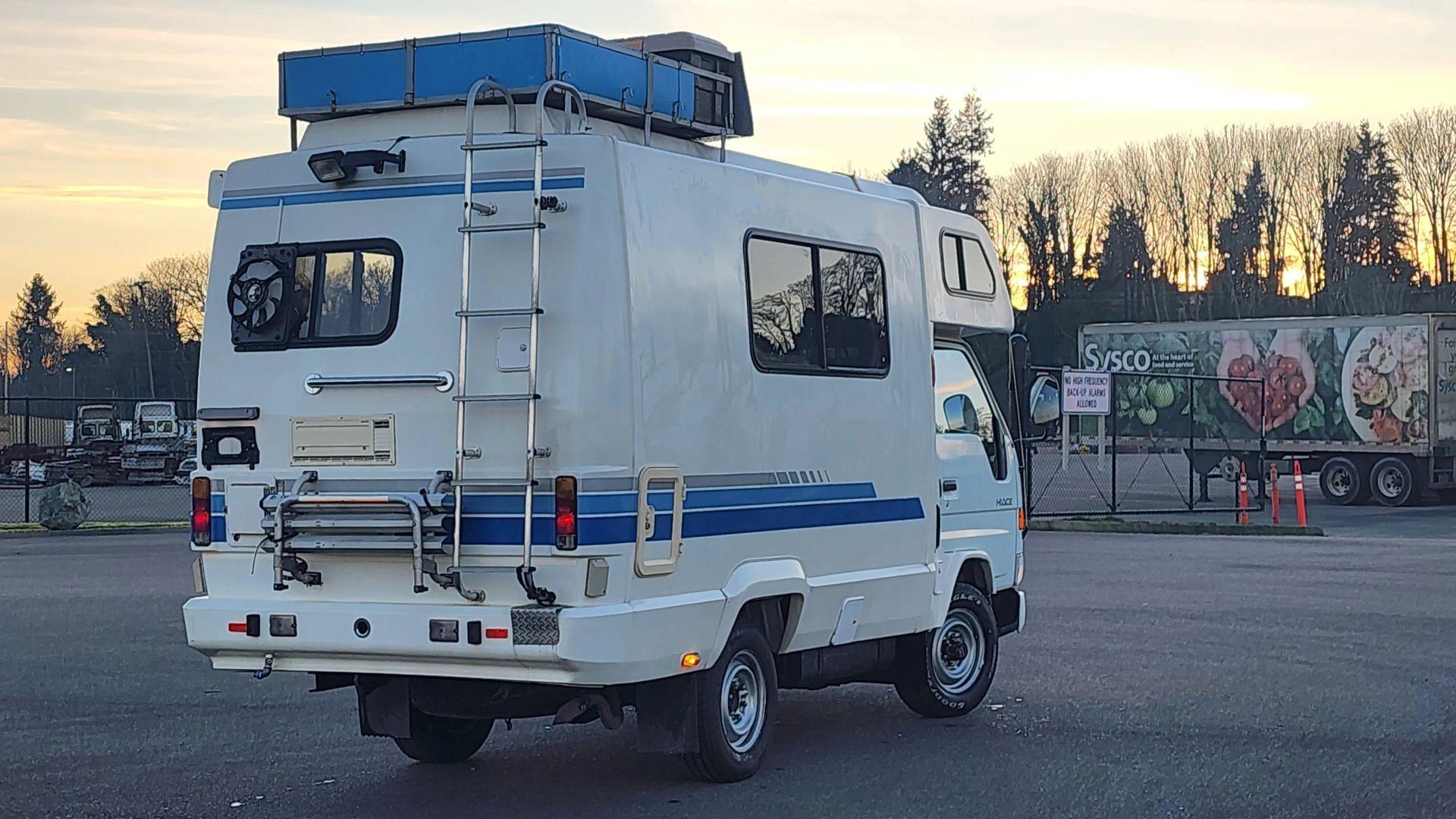 1996 Toyota HiAce Alimo (LY151)