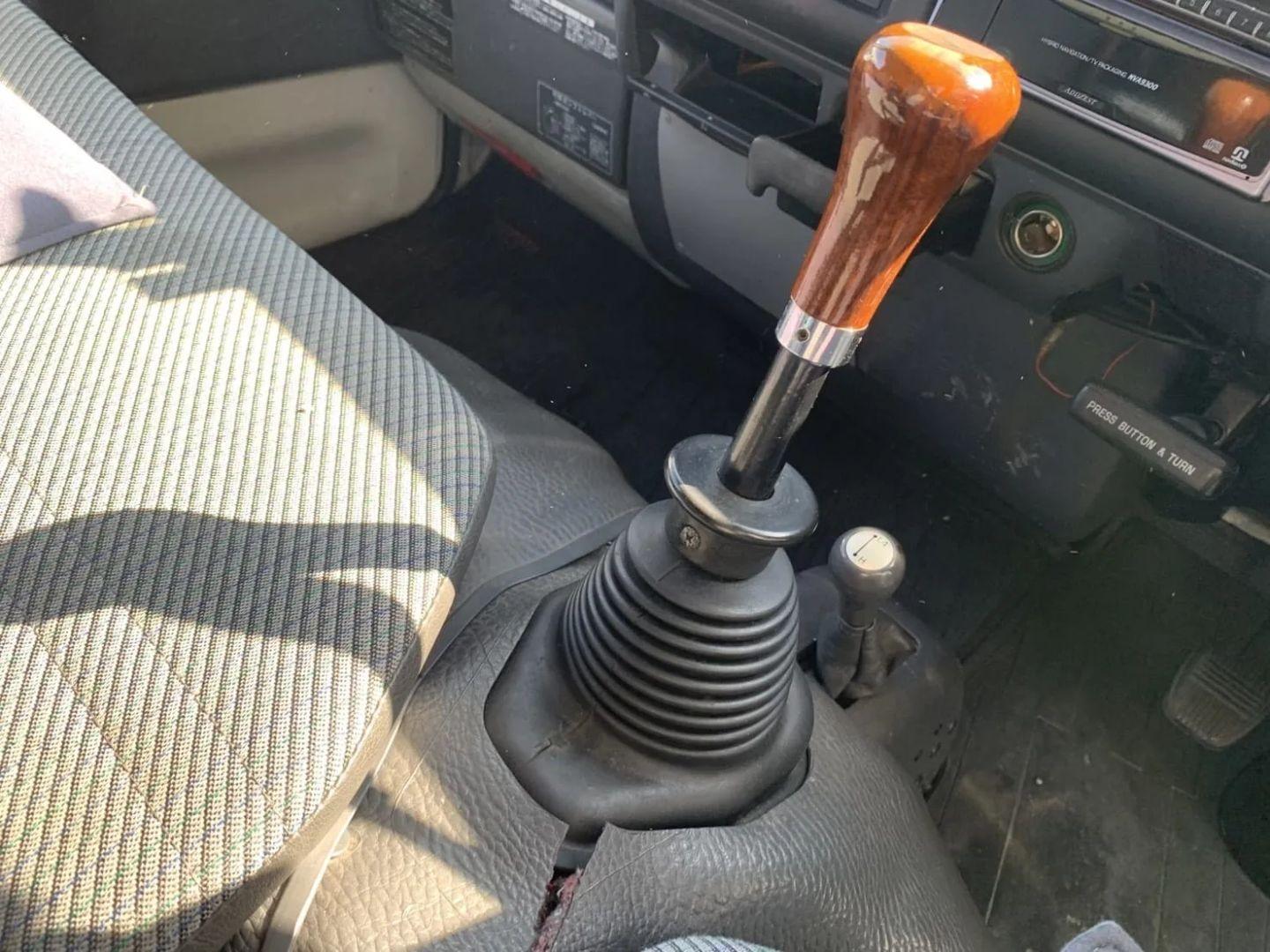 1996 Toyota HiAce Alimo (LY151)