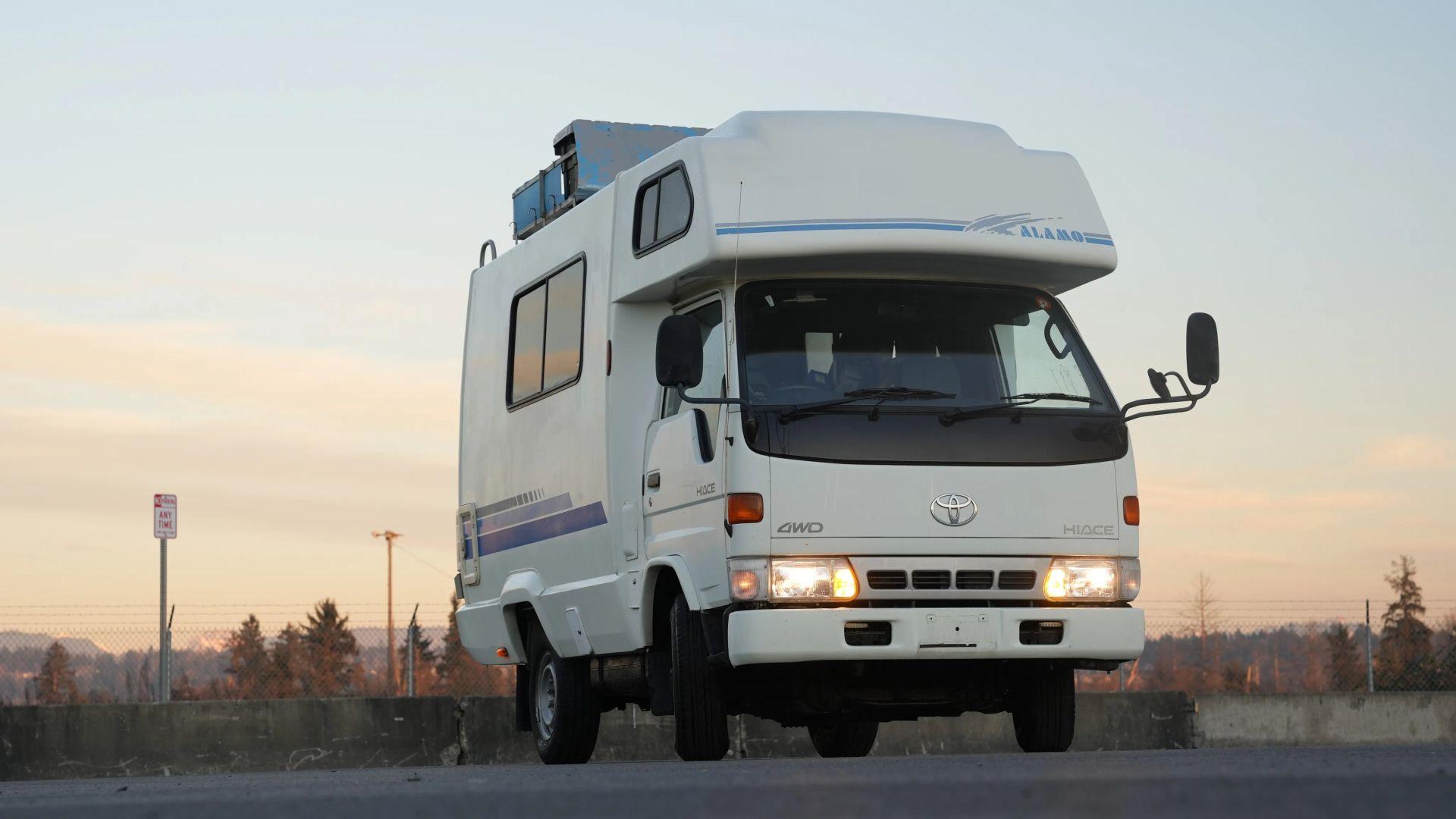 1996 Toyota HiAce Alimo (LY151)