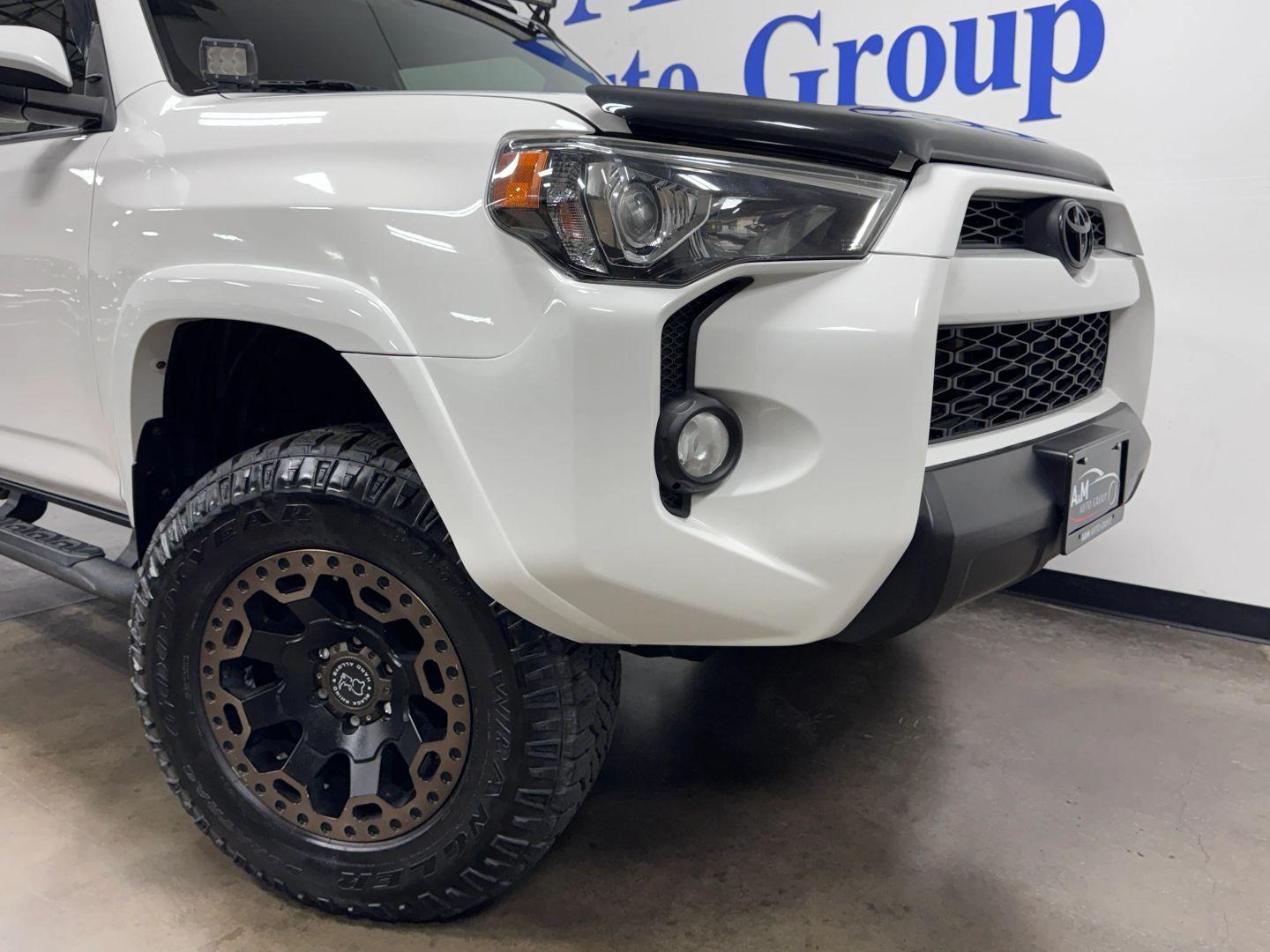 2019 Toyota 4Runner Off-Road - 3