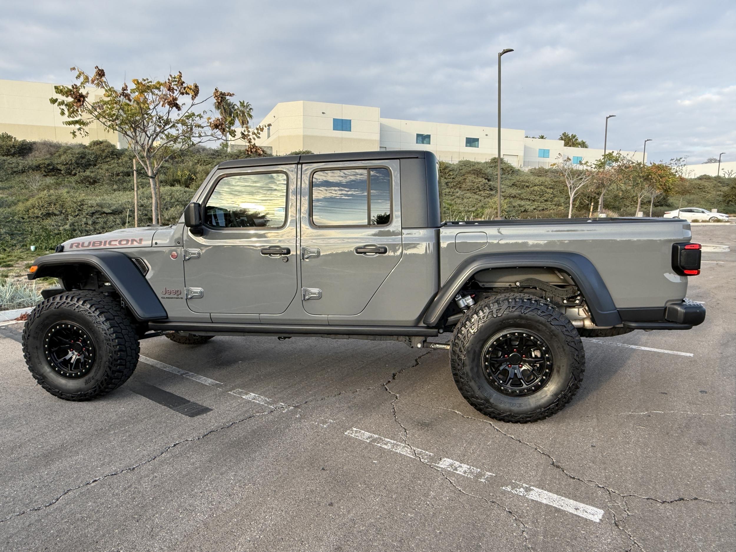 2023 Jeep Gladiator - 2