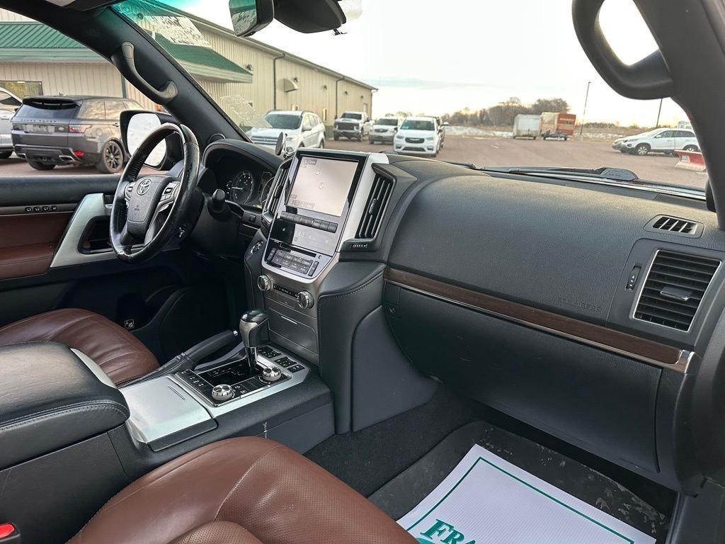 2016 Toyota Land Cruiser