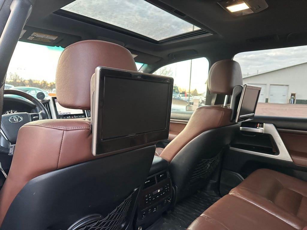 2016 Toyota Land Cruiser