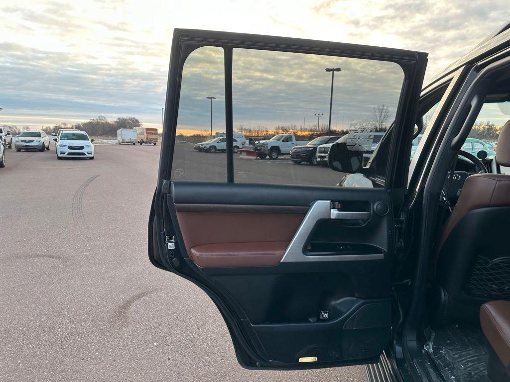 2016 Toyota Land Cruiser