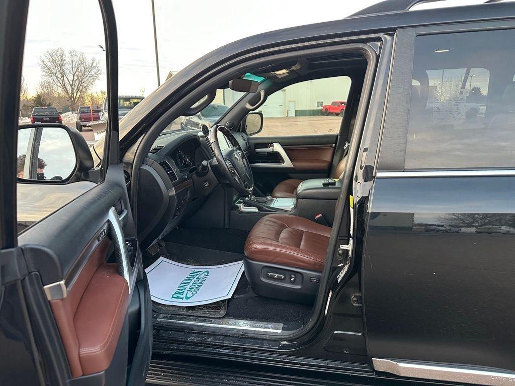 2016 Toyota Land Cruiser