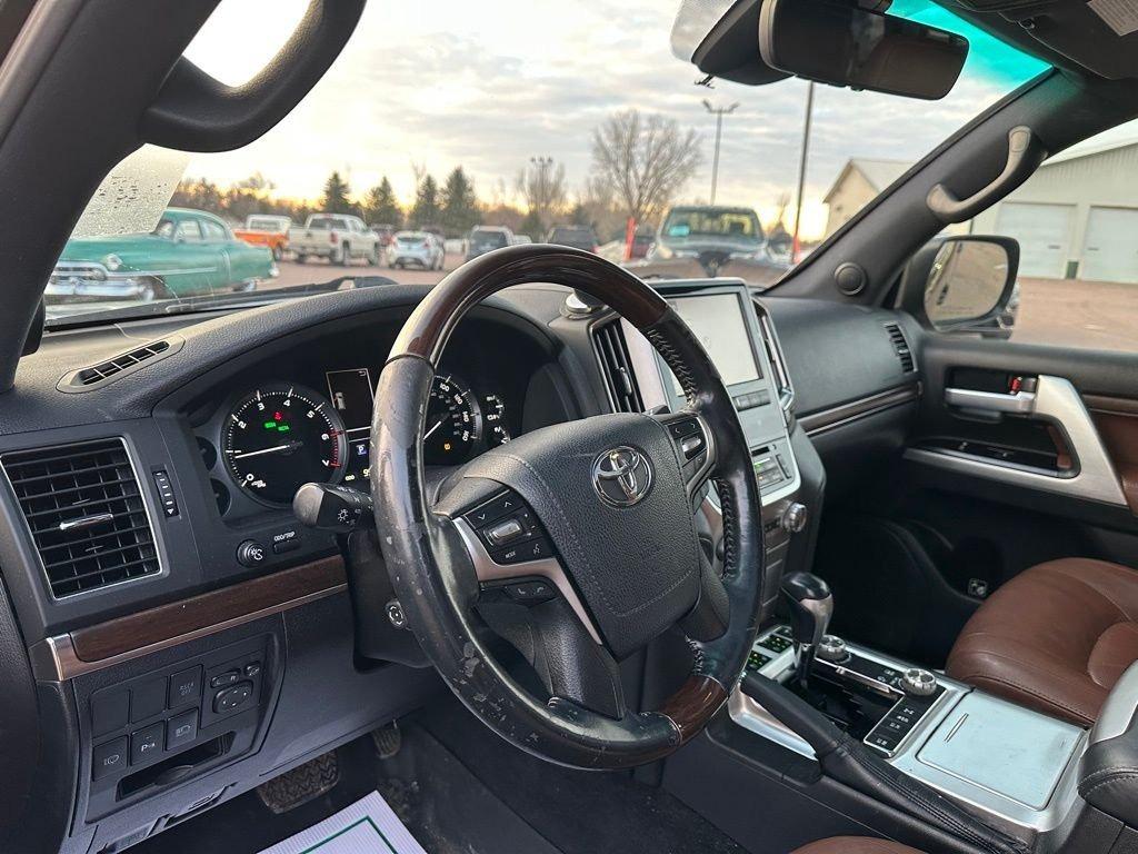 2016 Toyota Land Cruiser