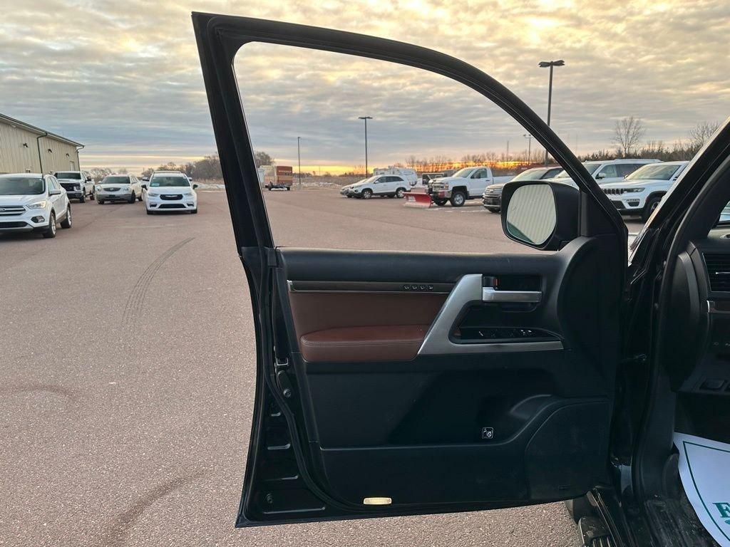 2016 Toyota Land Cruiser