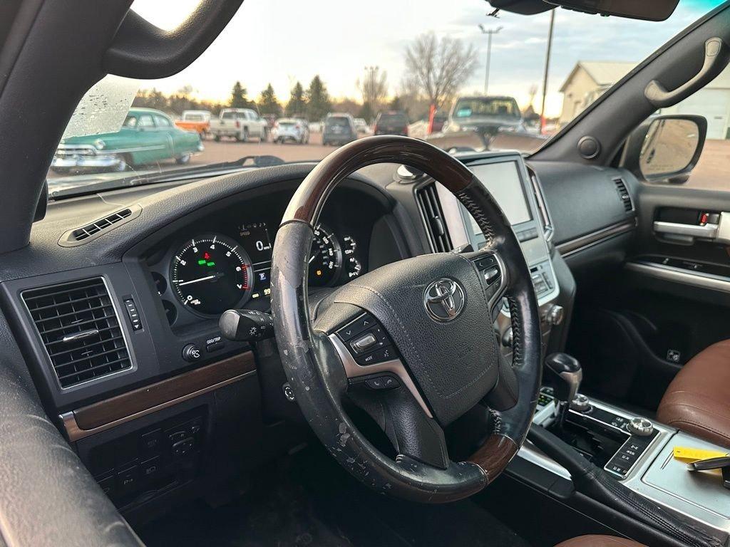 2016 Toyota Land Cruiser