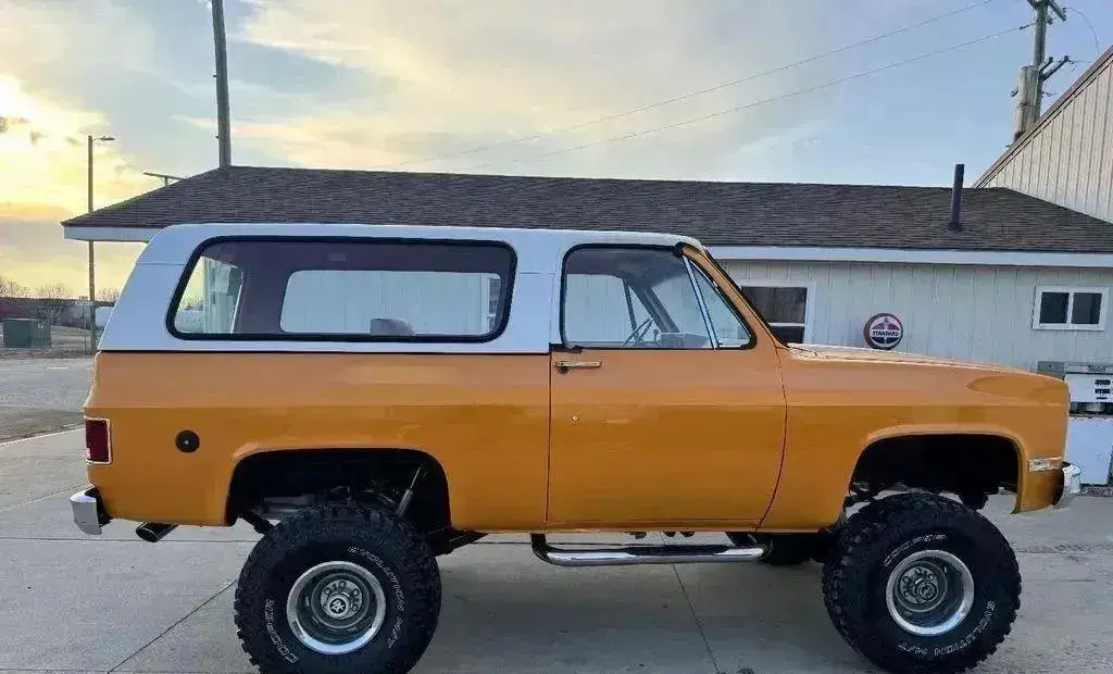 1975 GMC Jimmy Custom - 2