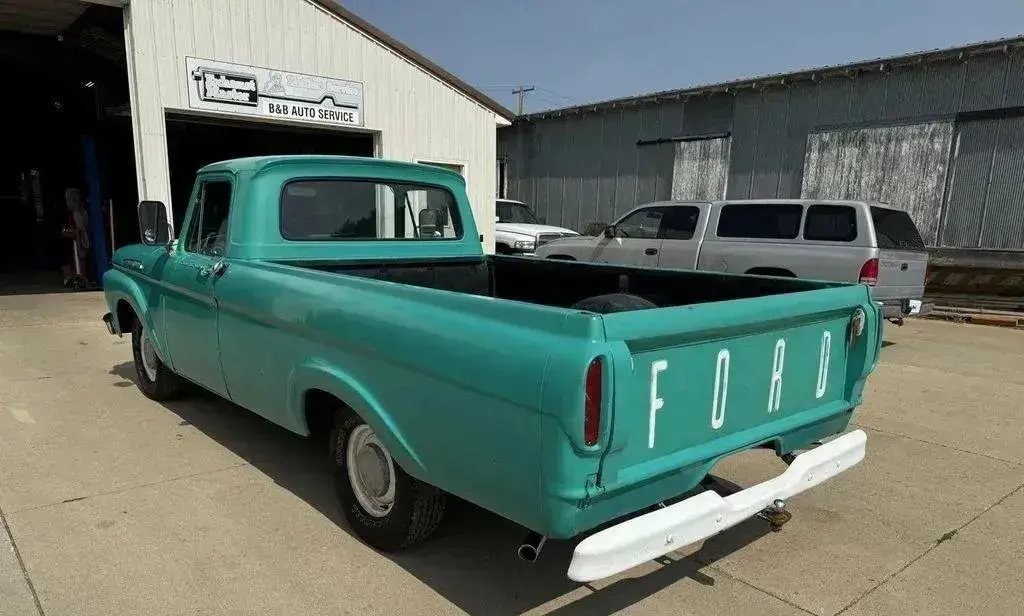 1961 Ford F-100 - 3