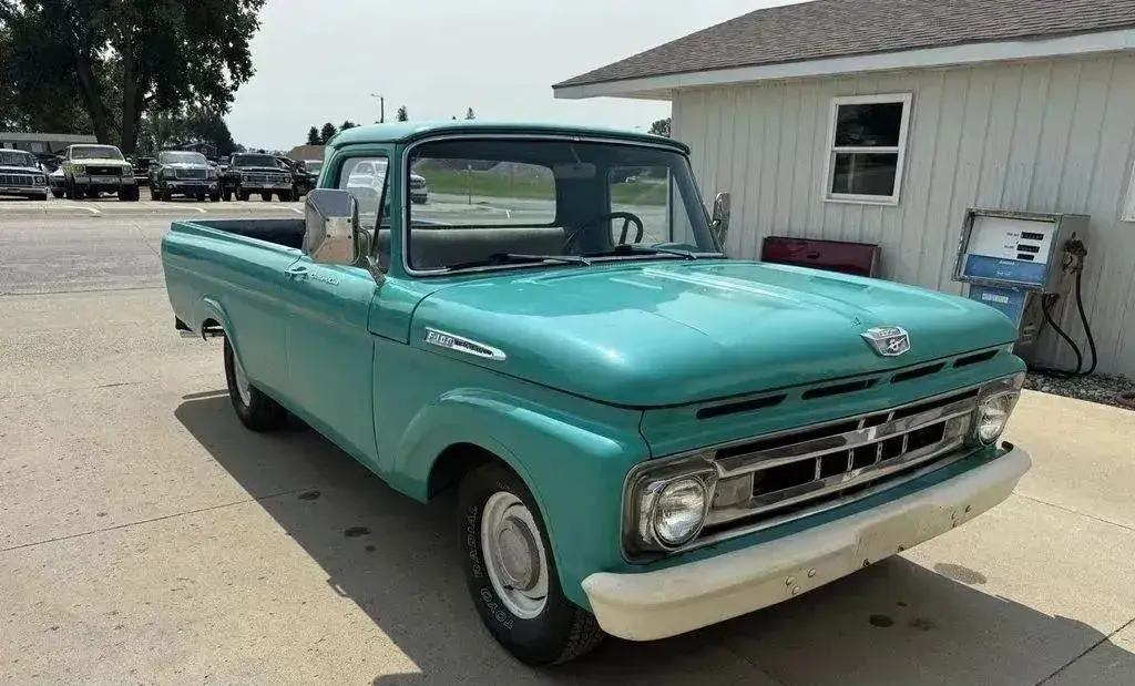  Ford F-100