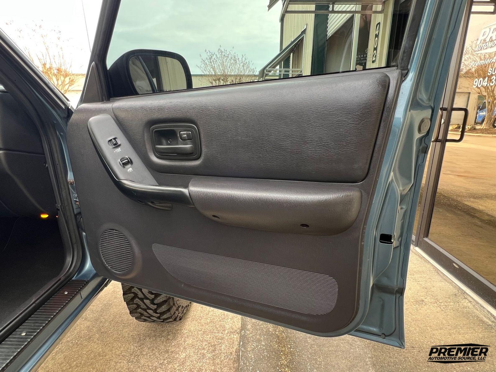 1999 Jeep Cherokee Sport