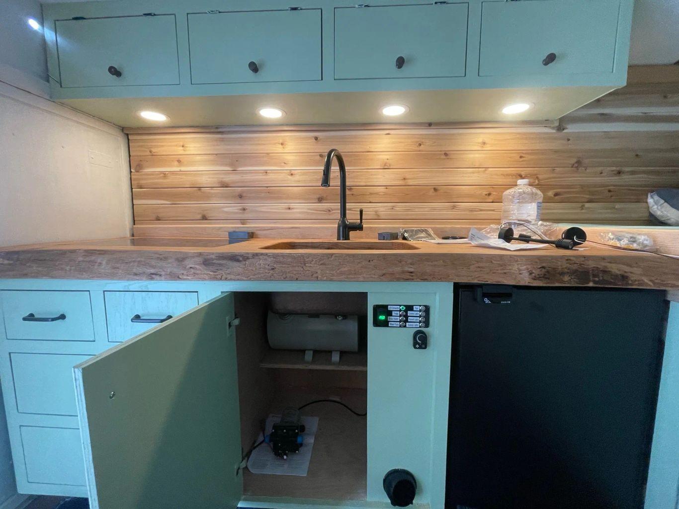 1996 Mitsubishi Canter Camper