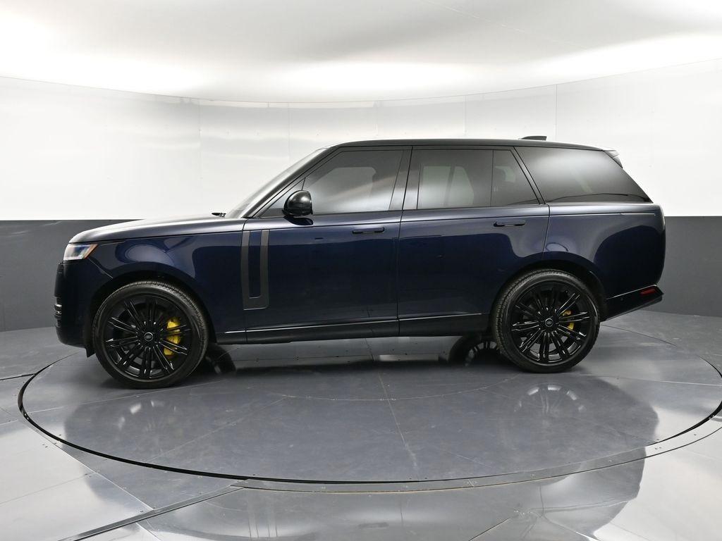 2023 Land Rover Range Rover SE - 2
