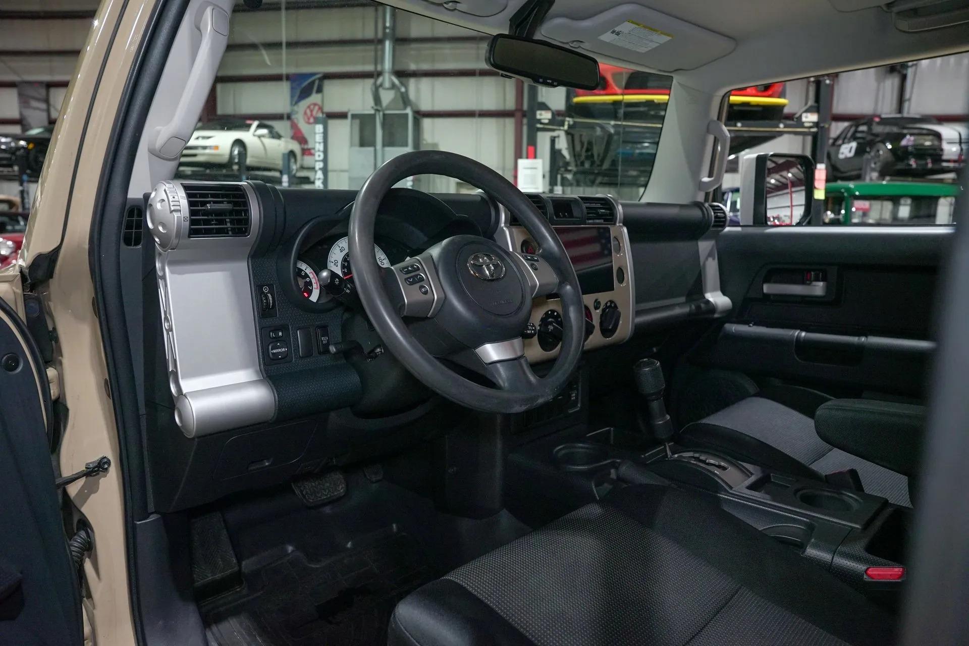 2014 Toyota FJ Cruiser - 4