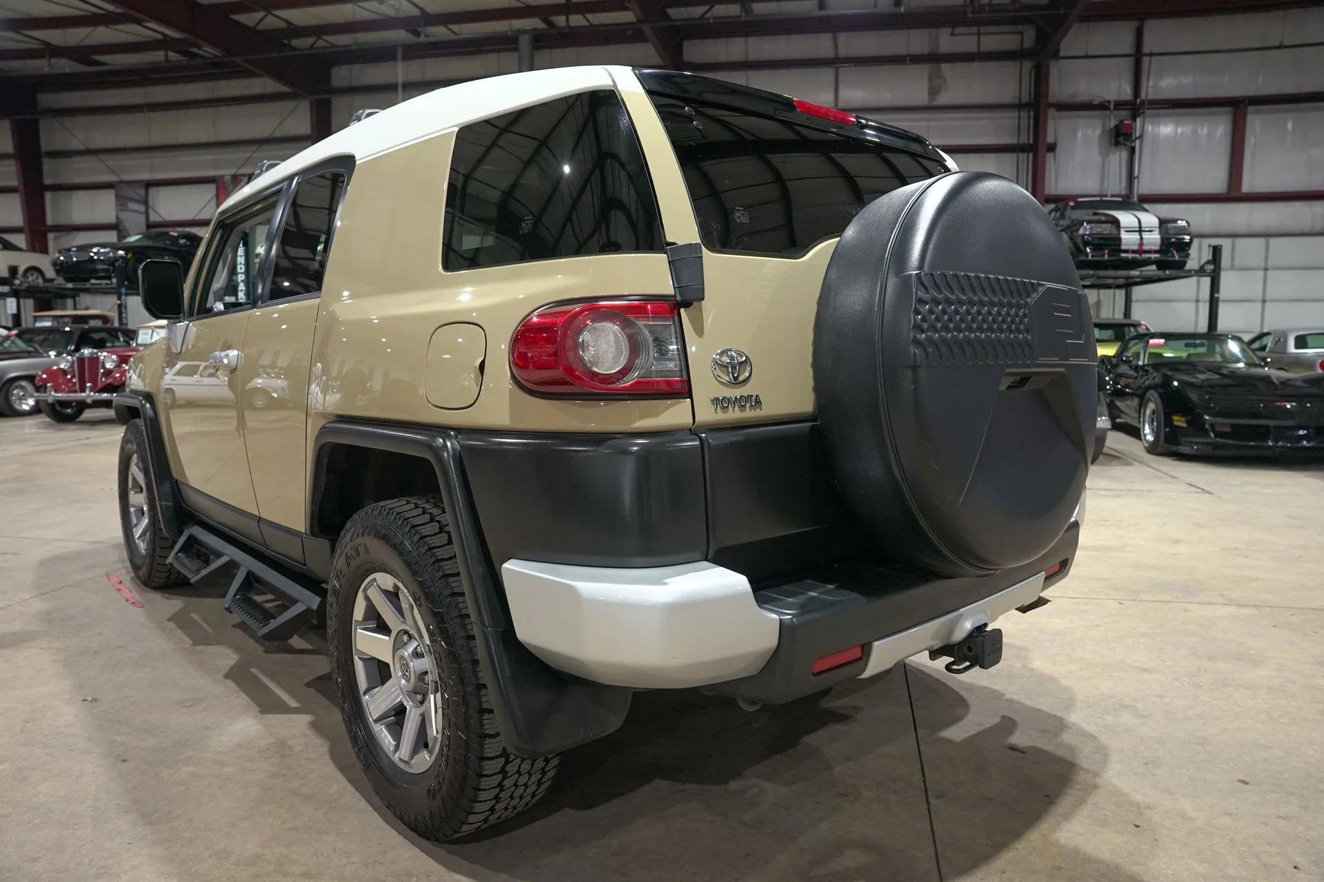 2014 Toyota FJ Cruiser - 3