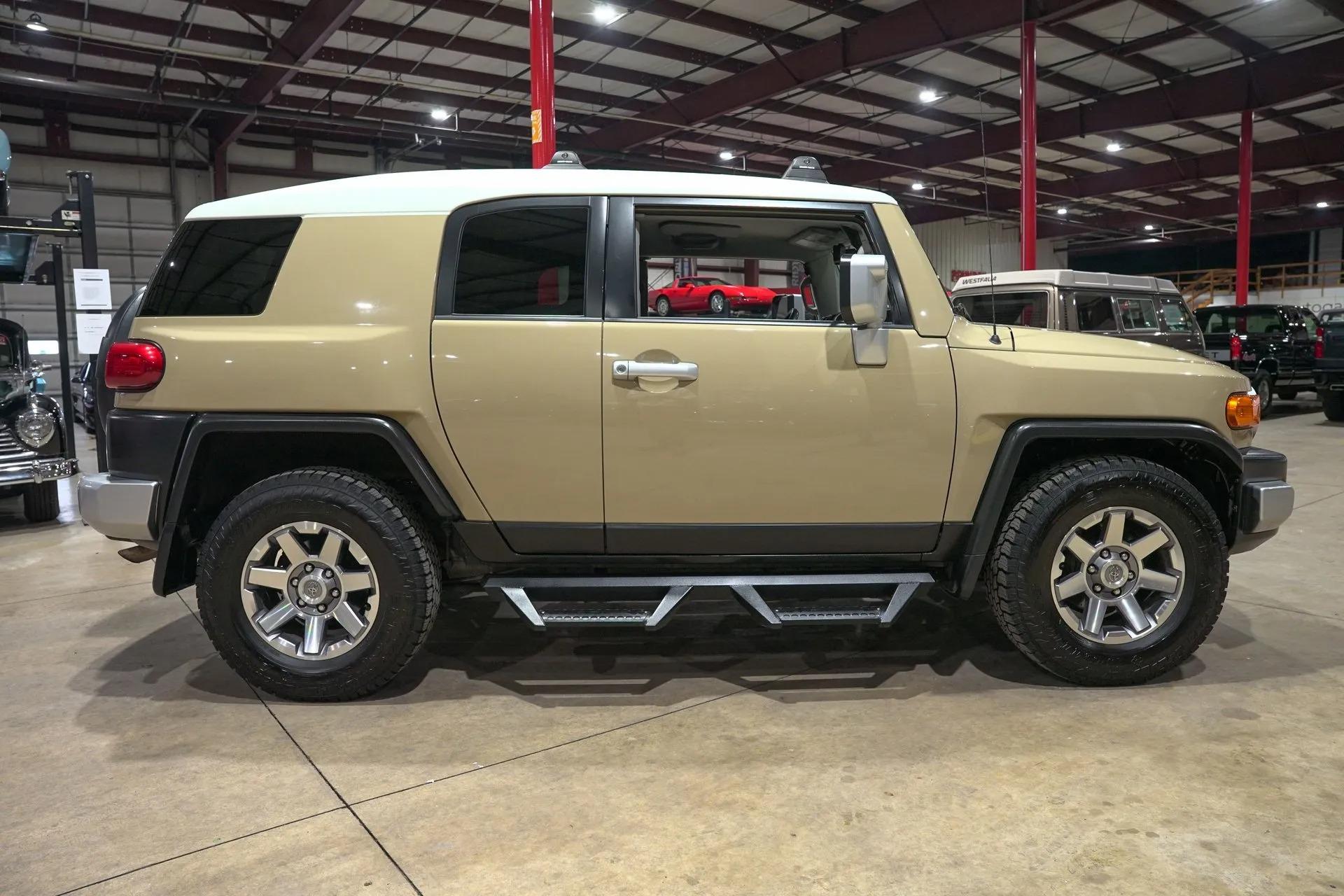 2014 Toyota FJ Cruiser - 2