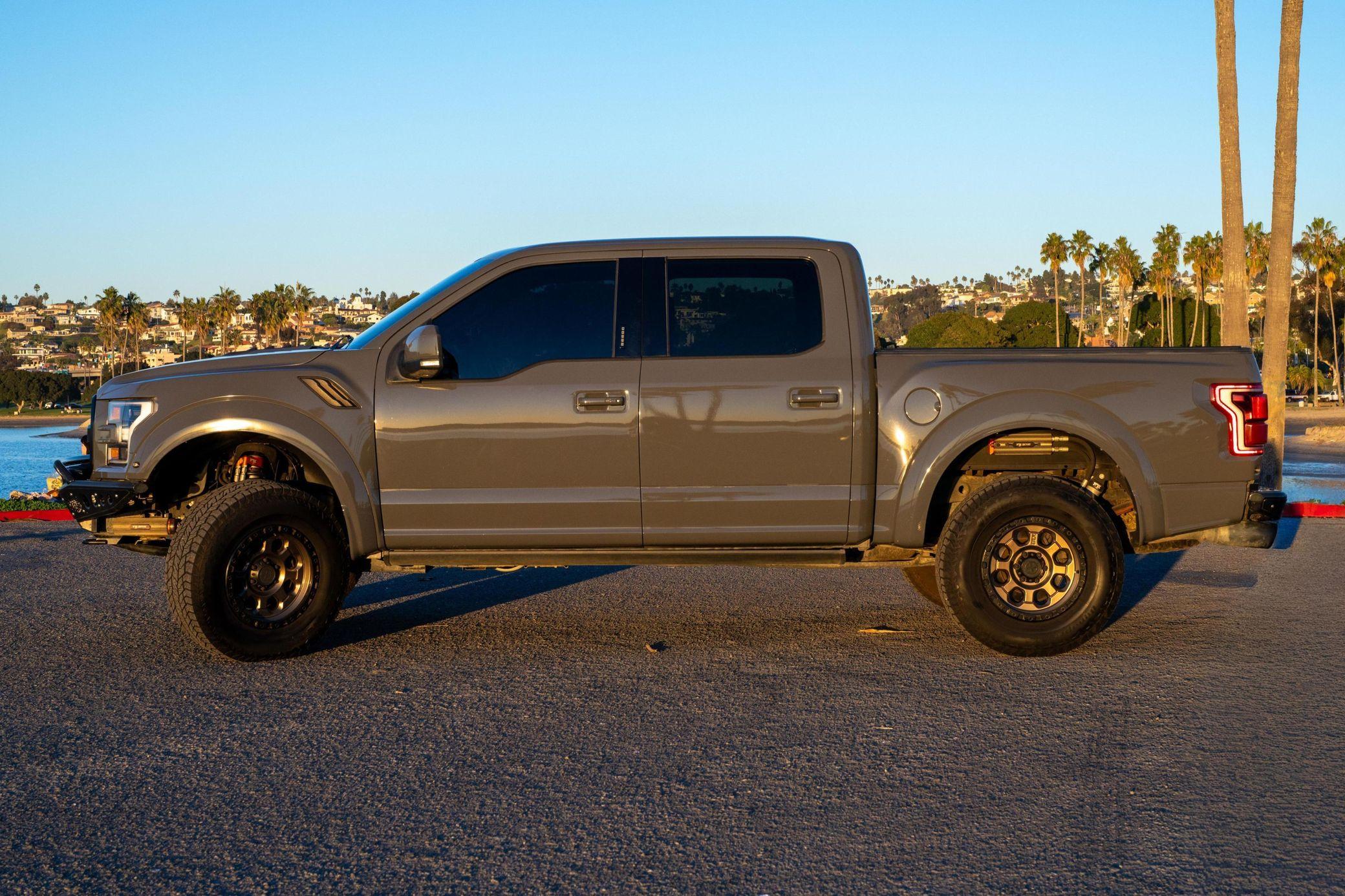 2018 Ford F-150 Raptor - 3