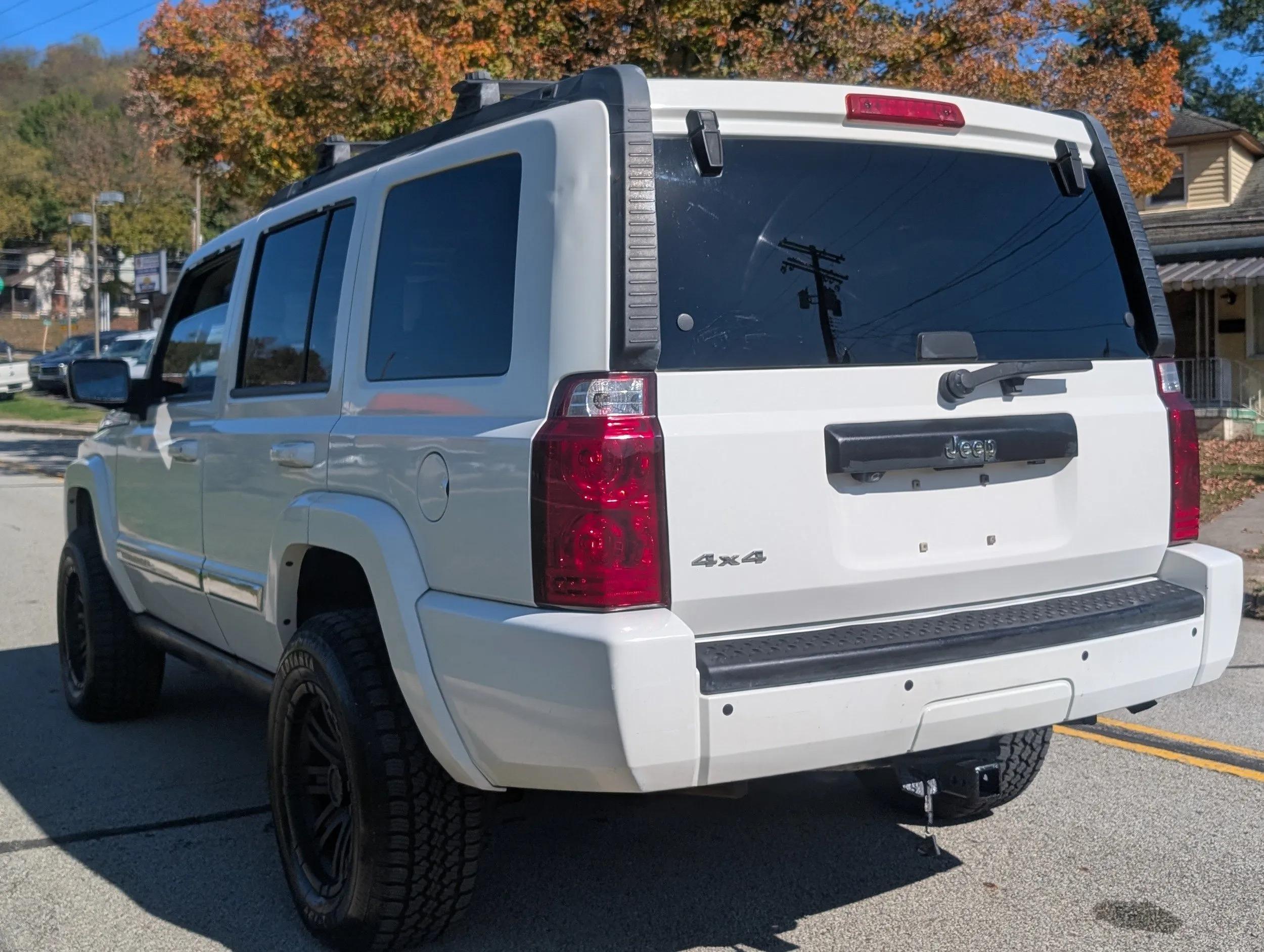 2010 Jeep Commander Sport - 3