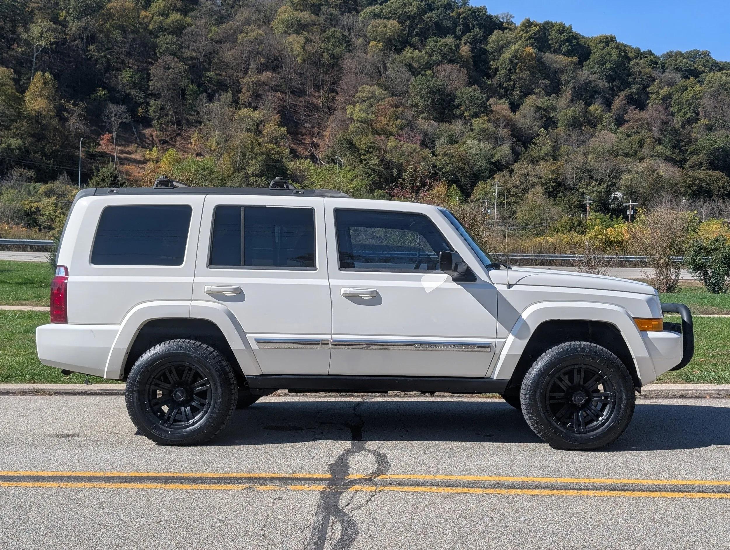 2010 Jeep Commander Sport - 2