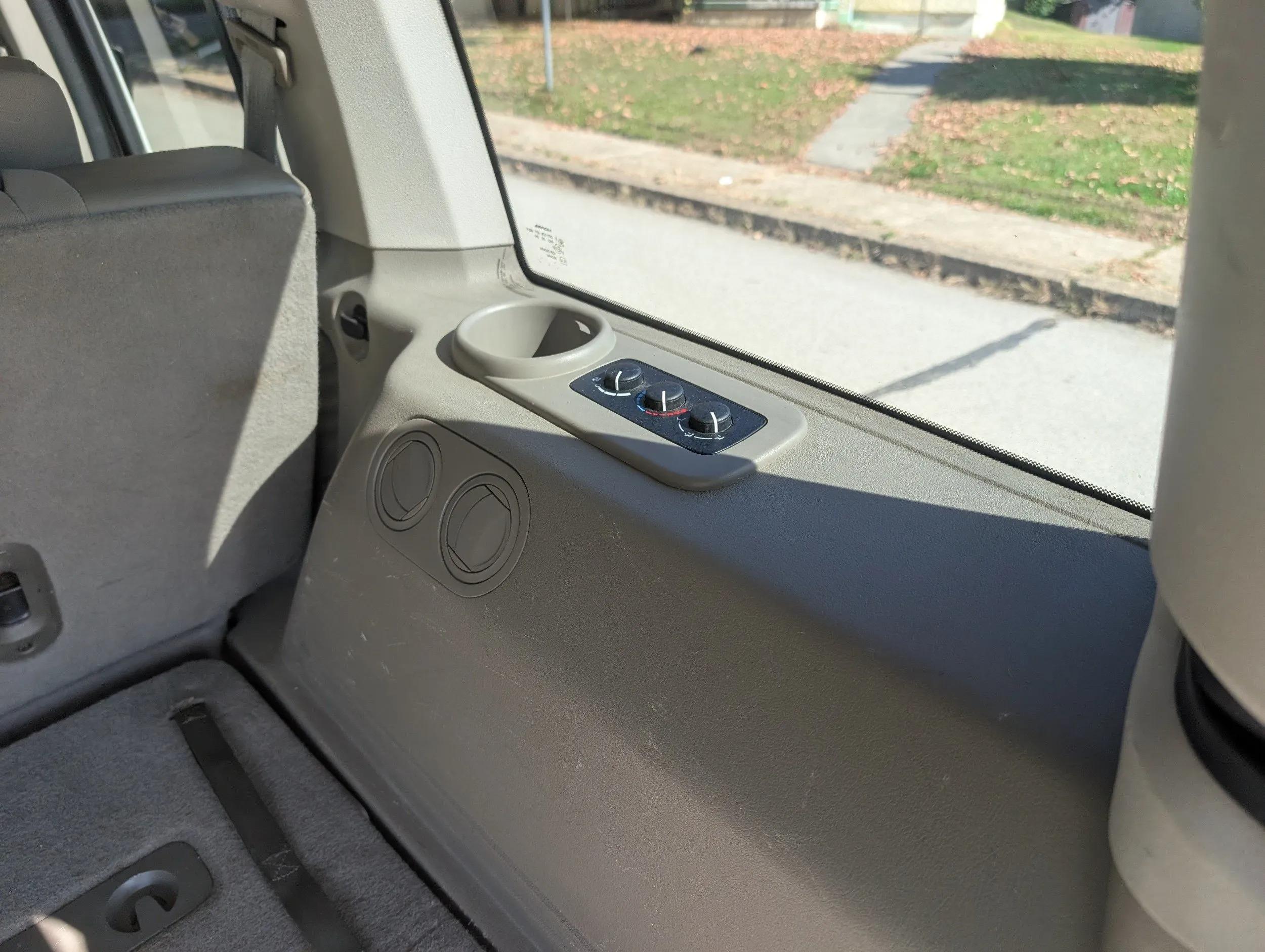 2010 Jeep Commander Sport