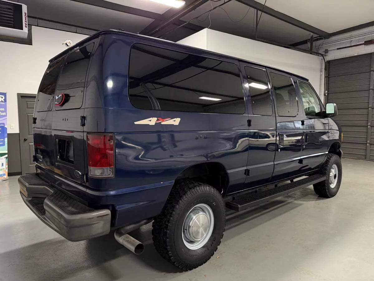 2006 Ford E-350 Econoline 4x4 - 5