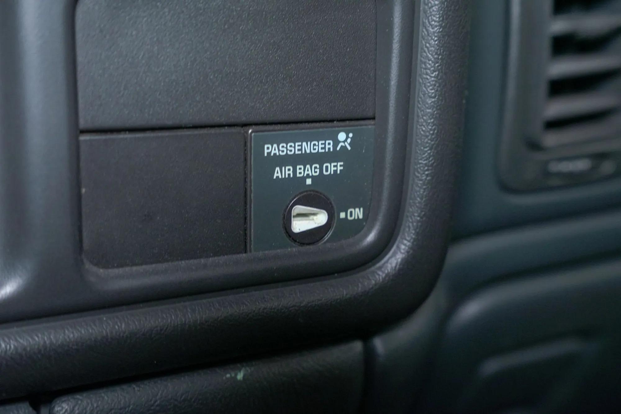 2000 Chevrolet Silverado 1500 LS