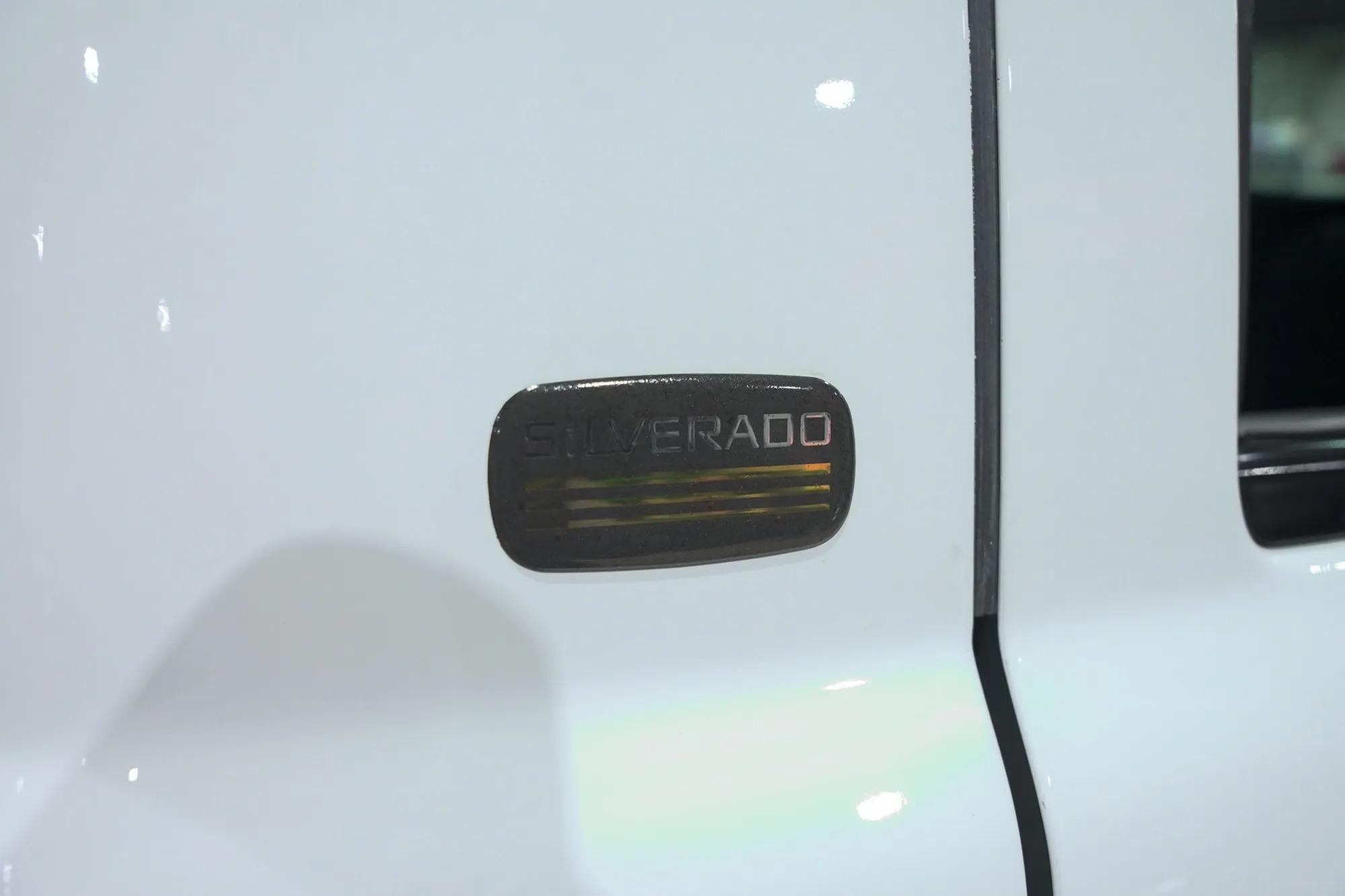 2000 Chevrolet Silverado 1500 LS