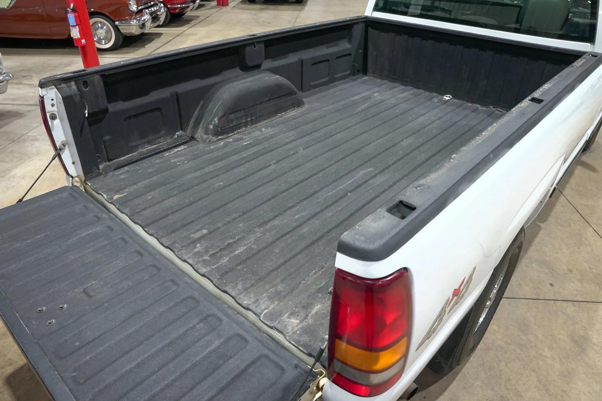 2000 Chevrolet Silverado 1500 LS