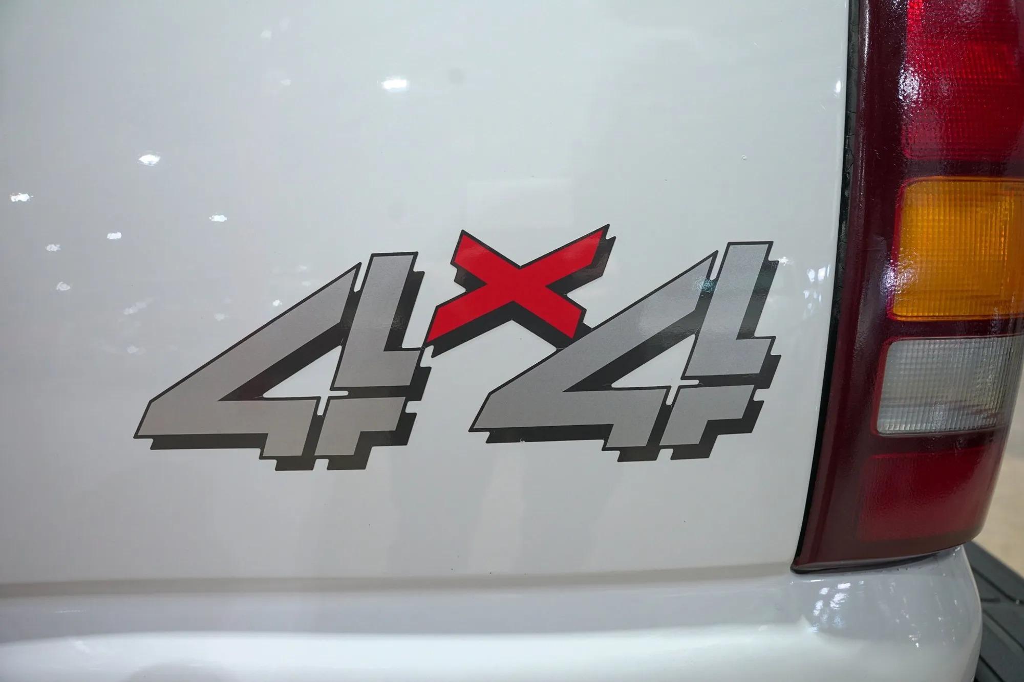 2000 Chevrolet Silverado 1500 LS