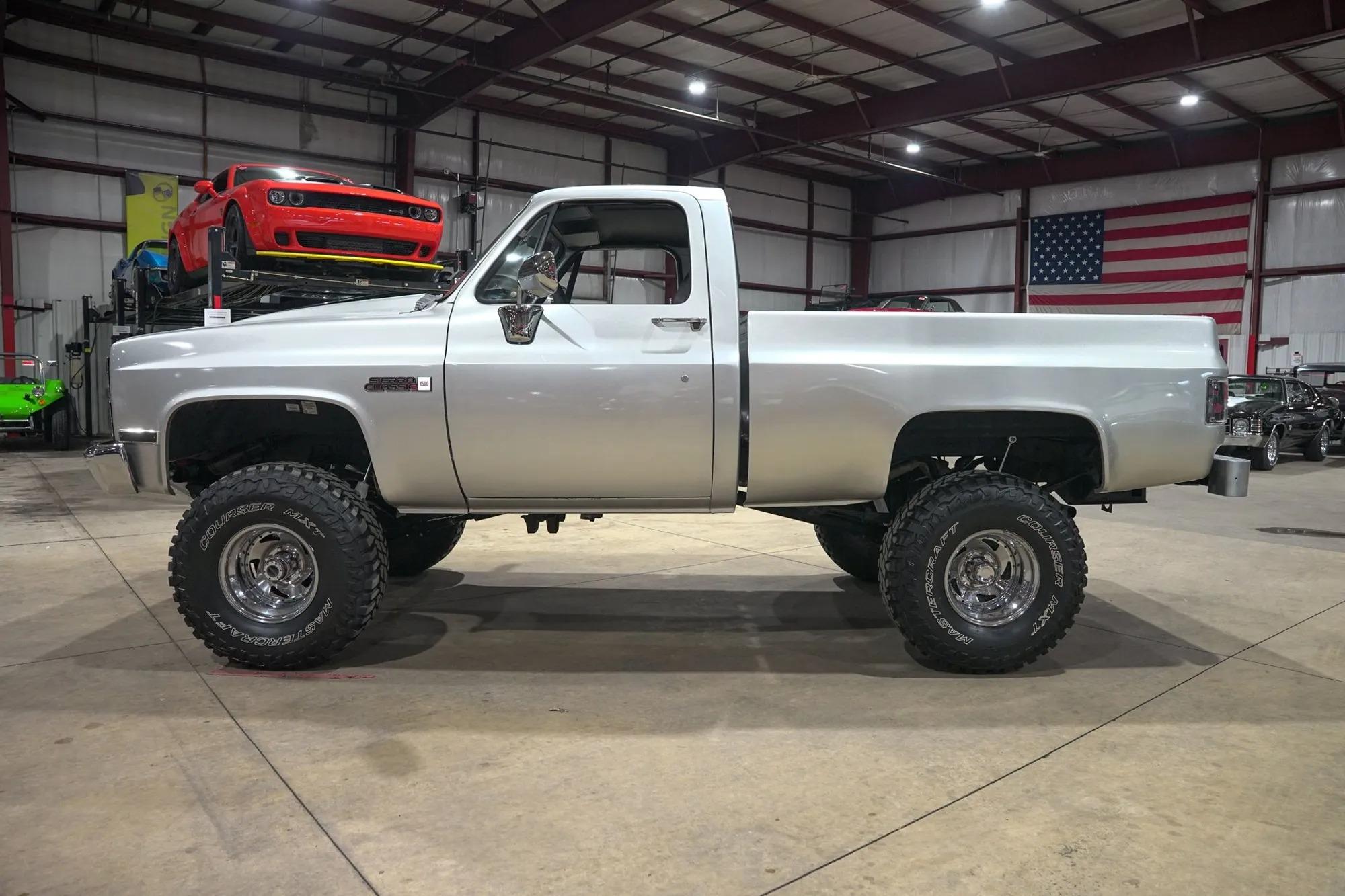 1987 GMC Sierra 1500 Classic - 3