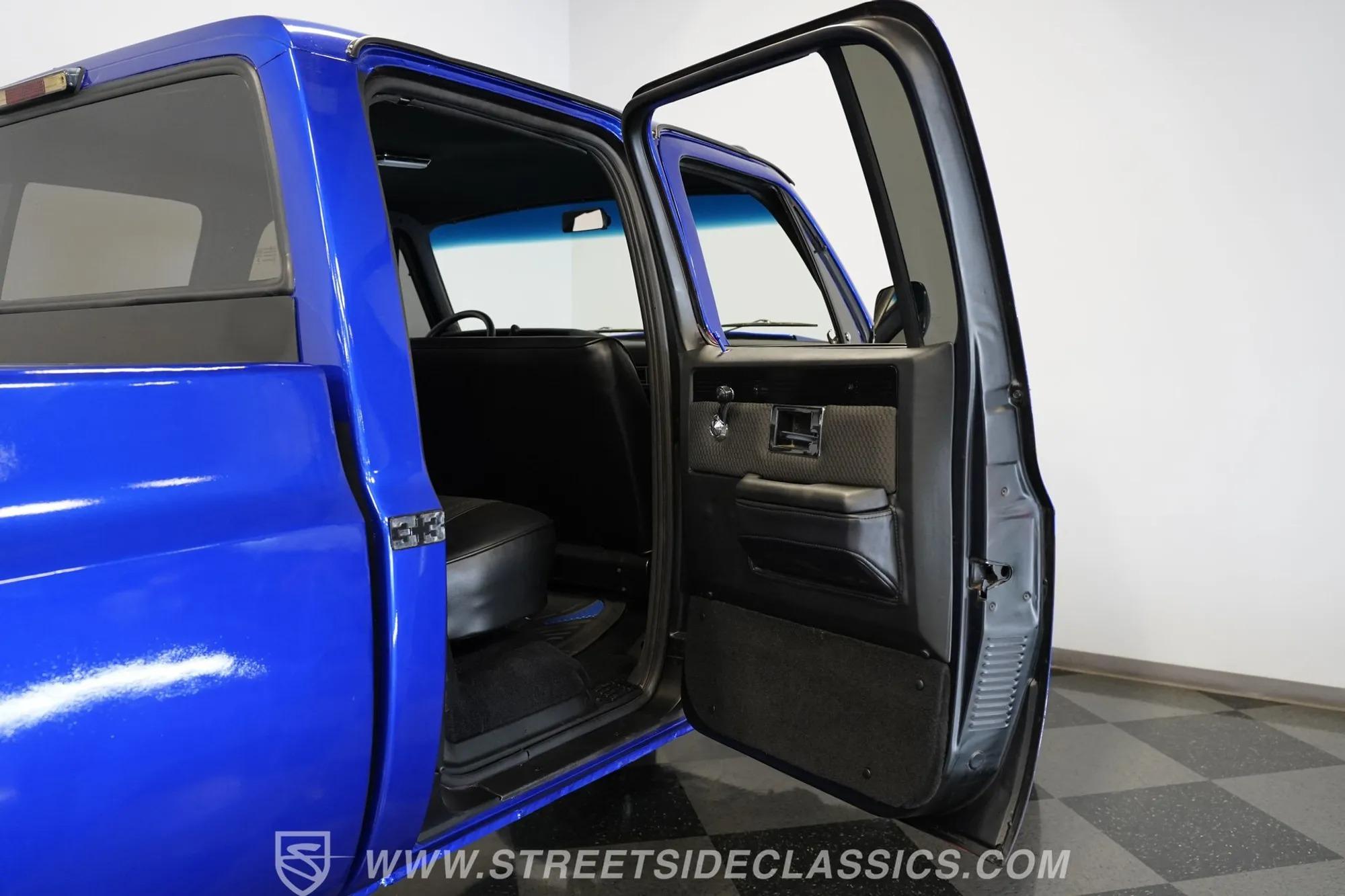 1984 Chevrolet K30 Silverado 4×4 3+3 CREW