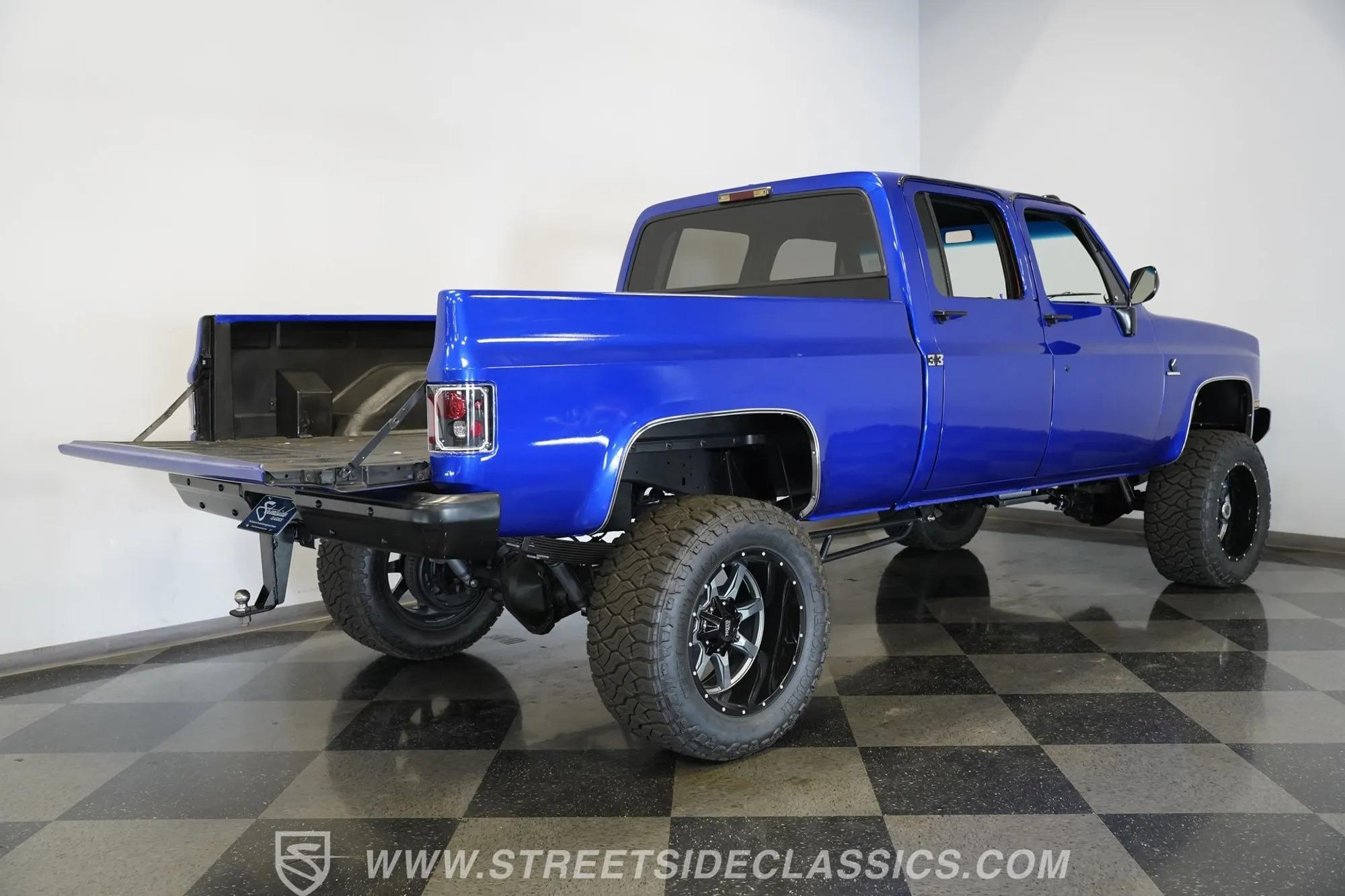1984 Chevrolet K30 Silverado 4×4 3+3 CREW