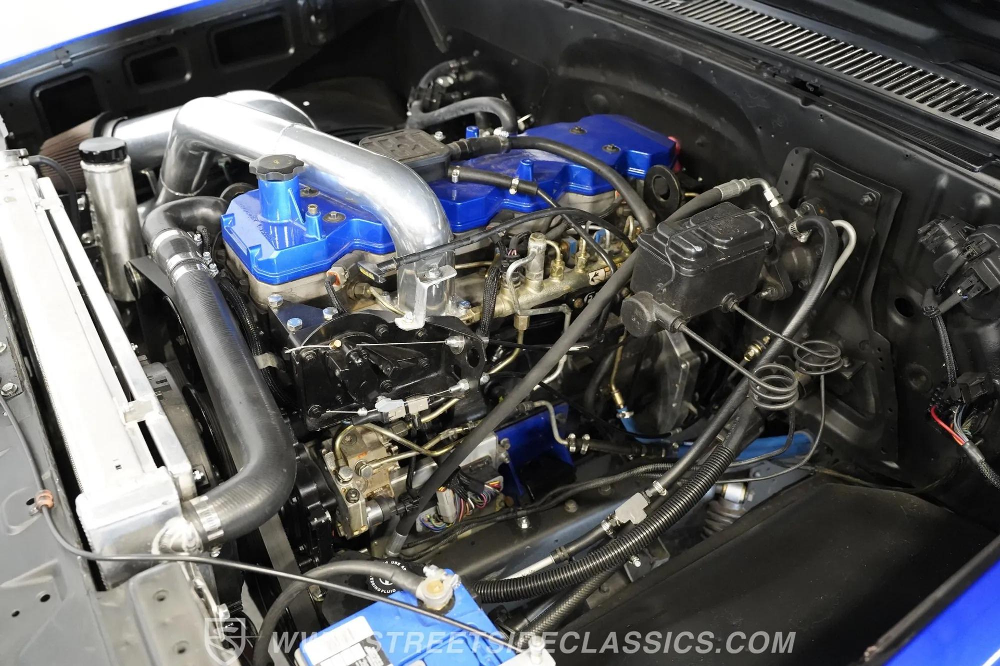 1984 Chevrolet K30 Silverado 4×4 3+3 CREW