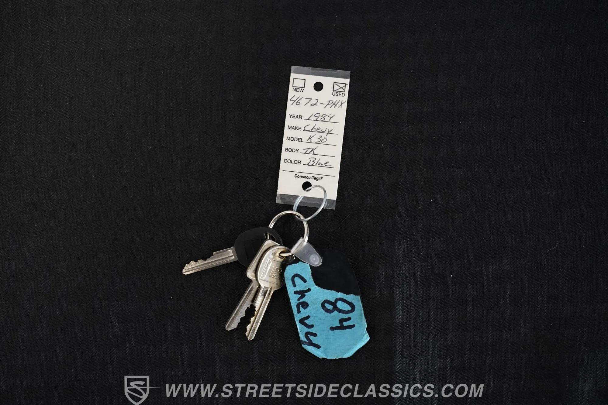 1984 Chevrolet K30 Silverado 4×4 3+3 CREW