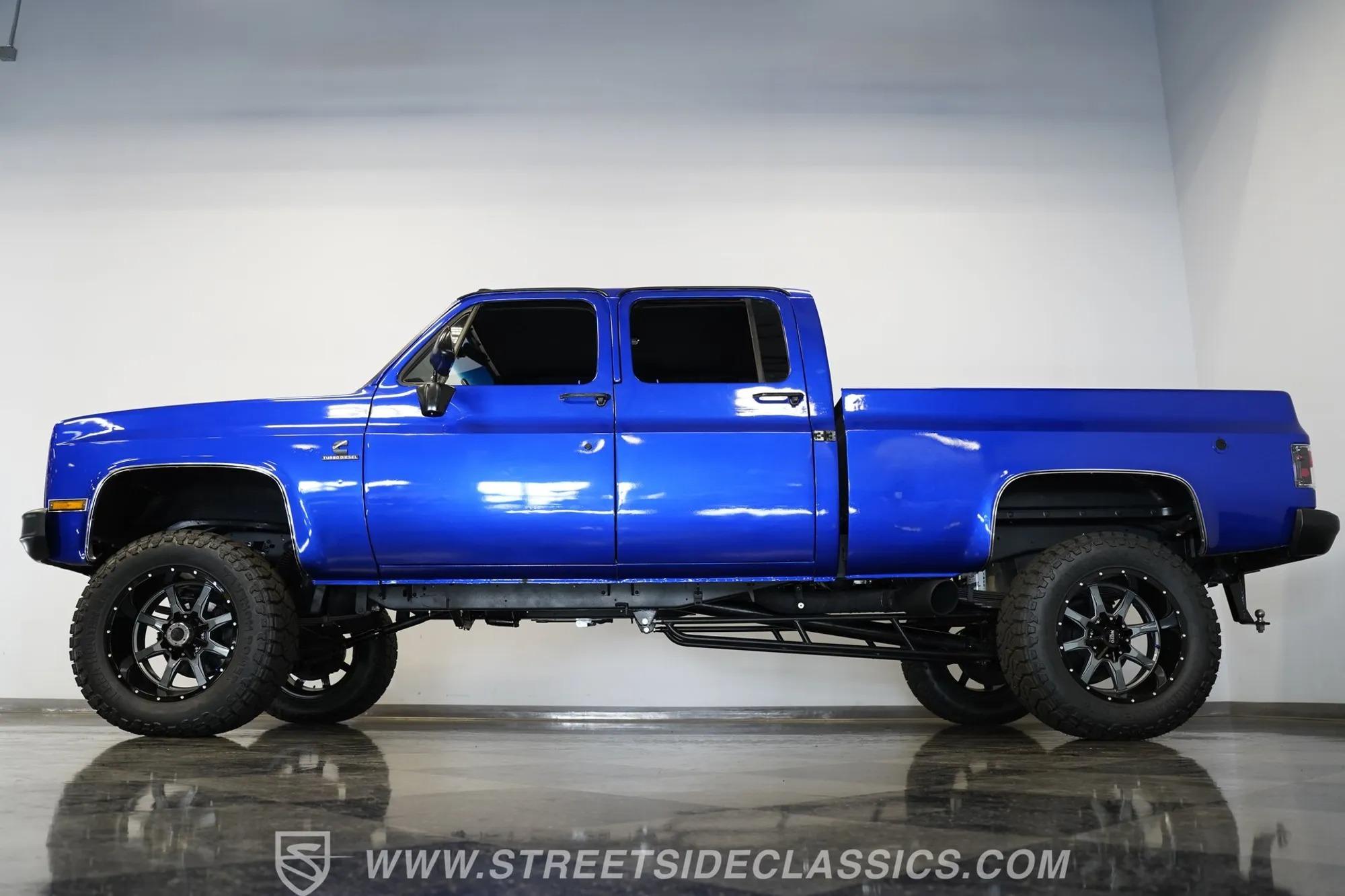 1984 Chevrolet K30 Silverado 4×4 3+3 CREW