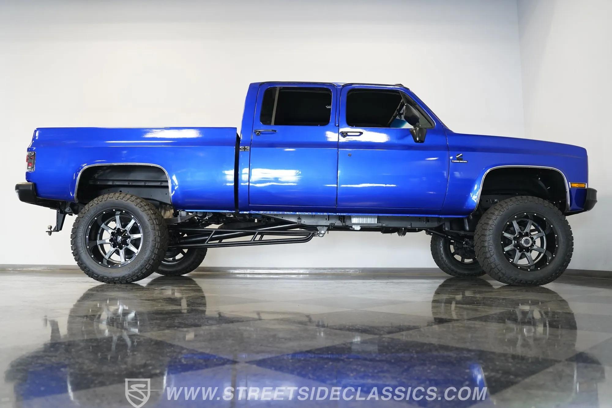 1984 Chevrolet K30 Silverado 4×4 3+3 CREW