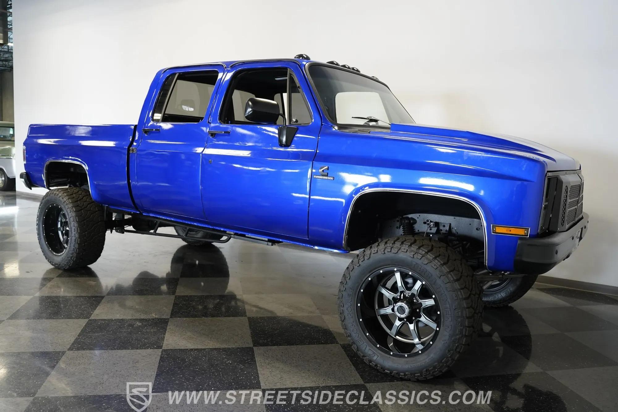 1984 Chevrolet K30 Silverado 4×4 3+3 CREW