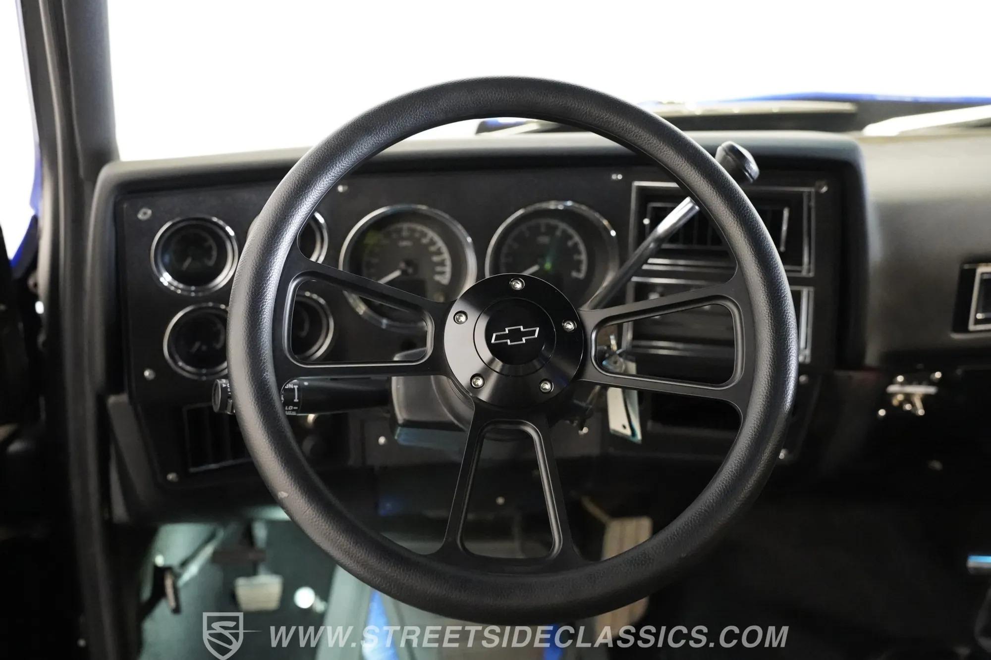 1984 Chevrolet K30 Silverado 4×4 3+3 CREW