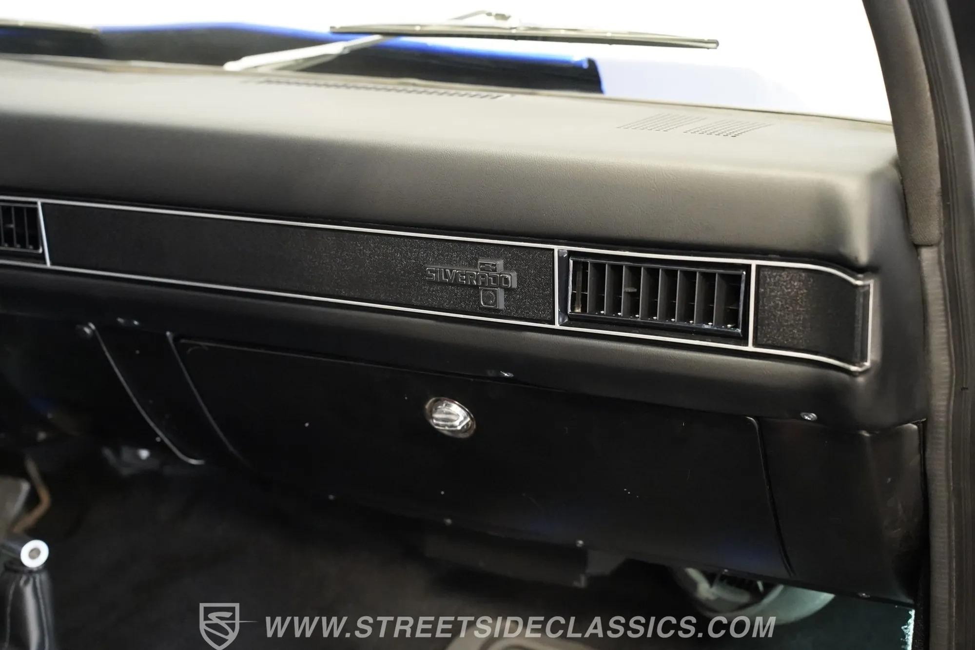 1984 Chevrolet K30 Silverado 4×4 3+3 CREW