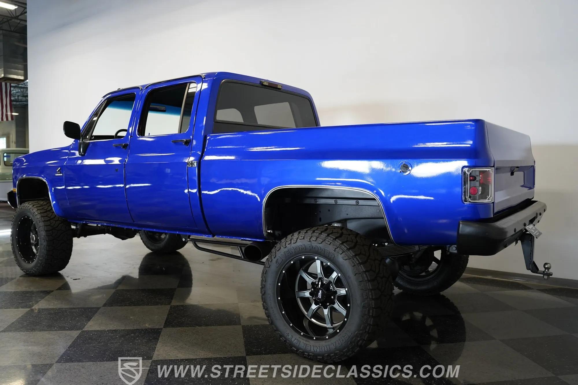 1984 Chevrolet K30 Silverado 4×4 3+3 CREW
