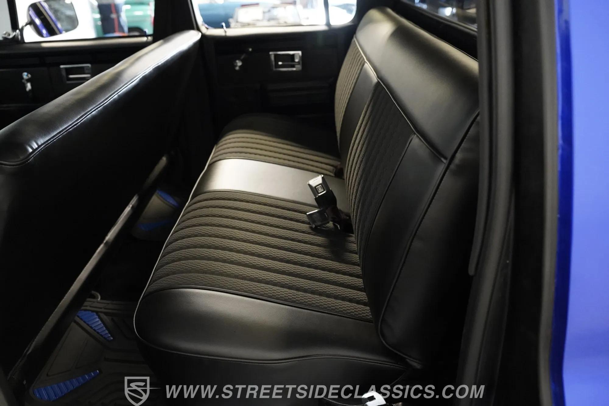 1984 Chevrolet K30 Silverado 4×4 3+3 CREW