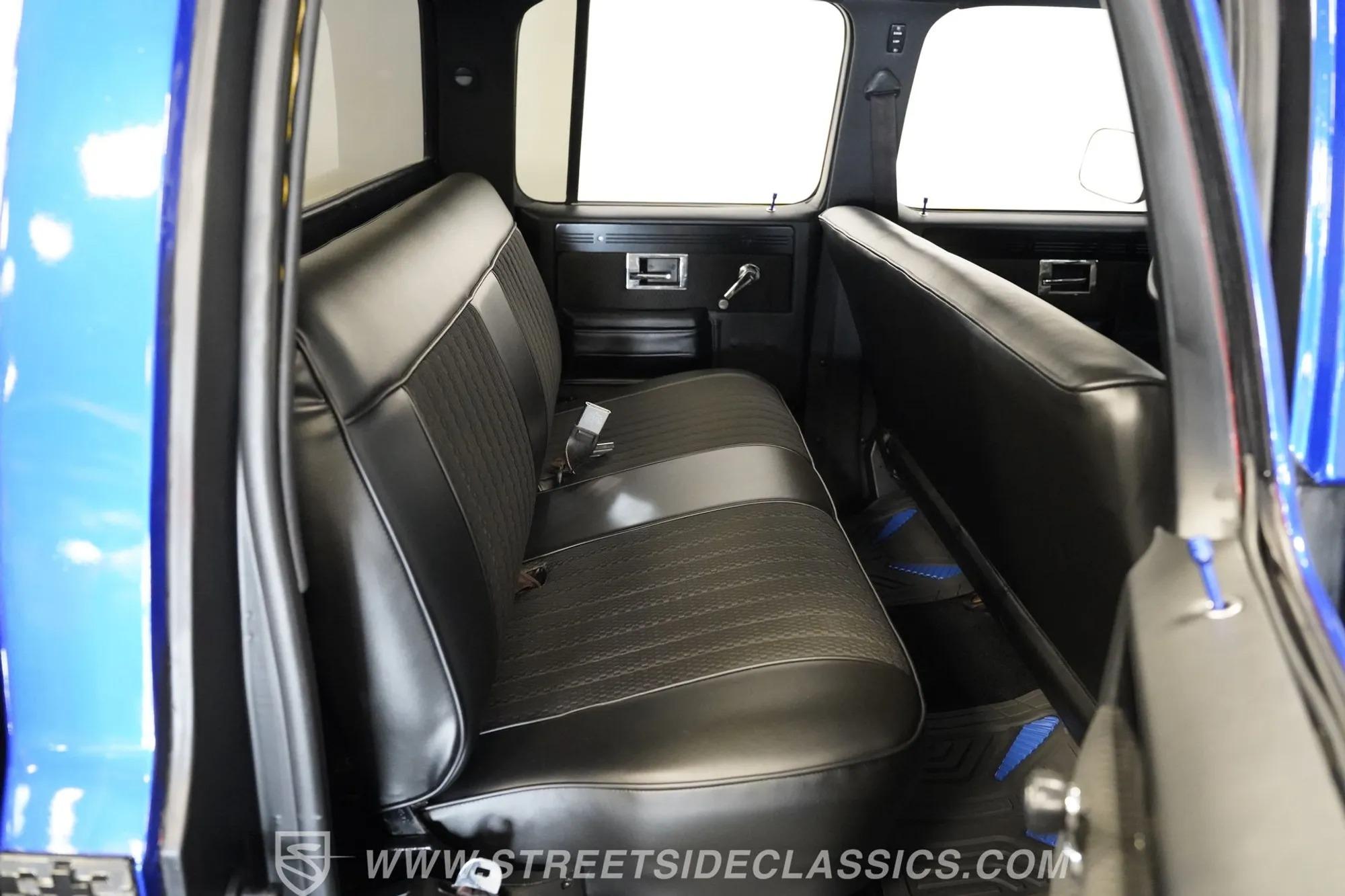 1984 Chevrolet K30 Silverado 4×4 3+3 CREW