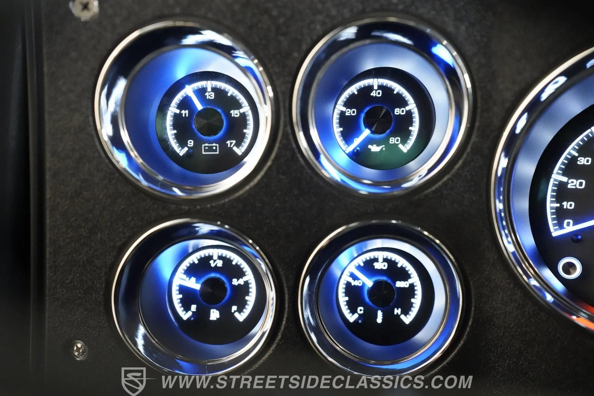 1984 Chevrolet K30 Silverado 4×4 3+3 CREW